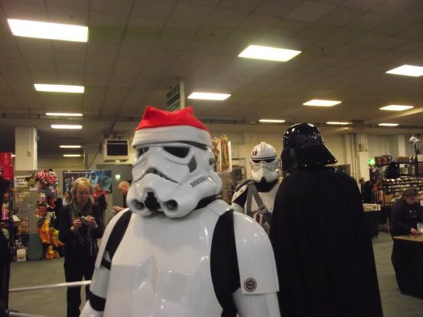 Stormtrooper con cappello natalizio
